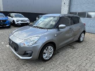Damaged car Suzuki Swift SUZUKI SWIFT 1.2I AUTOMAAT 2020 2020/11