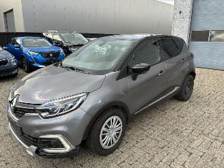Damaged car Renault Captur RENAULT CAPTUR 1.2I AUTOMAAT 2018 2018/8