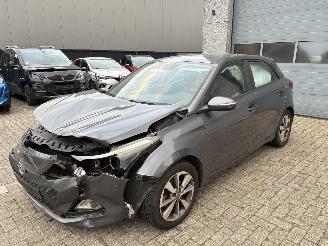 Damaged car Hyundai I-20 HYUNDAI I20 1.2I 2017 2017/5