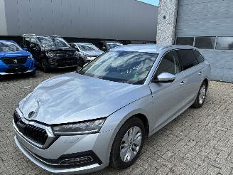 krockskadad bil auto Skoda Octavia SKODA OCTAVIA 2.0D 2023 2023/9