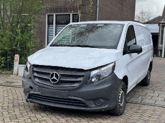 damaged passenger cars Mercedes Vito LANG 114CDI  / AUTOMAAT 2022/1