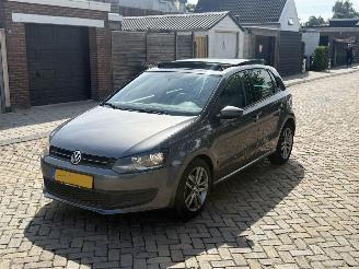 Schadeauto Volkswagen Polo 1.6 TDI PANO DSG 2011/1