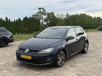 krockskadad bil auto Volkswagen Golf 2.0 TDI HiGHLINE AUTOMAAT 2017/1