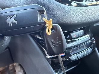 Peugeot 208 1.6 e-HDi Allure  NAP picture 19