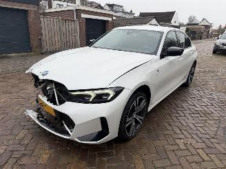 krockskadad bil auto BMW 3-serie 320e M PAKKET CURVE 2022/1