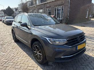 skadebil auto Volkswagen Tiguan 1.5 TSI Life Business AUTOMAAT 2021/1