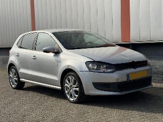 uszkodzony samochody osobowe Volkswagen Polo 1.2 TSI BlueMotion Edition 2014/1
