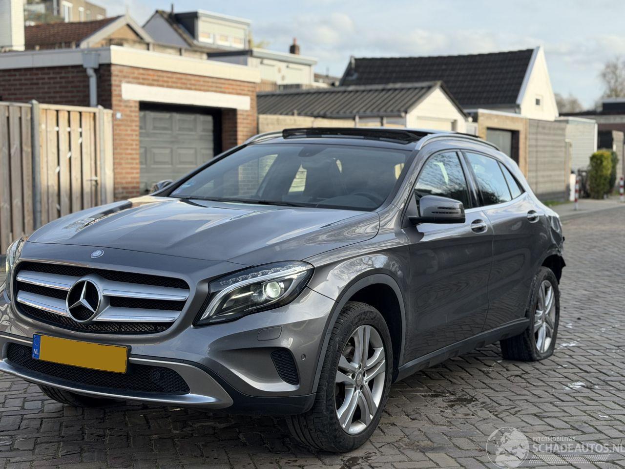 Mercedes GLA 180 AUTOMAAT NAP PANO!!!