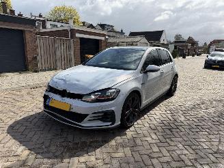 damaged passenger cars Volkswagen Golf 2.0 TSI GTI Performance 2017/1