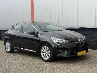Schadeauto Renault Clio E-TECH HYBRID 140 Intens AUTOMAAT 2021/1