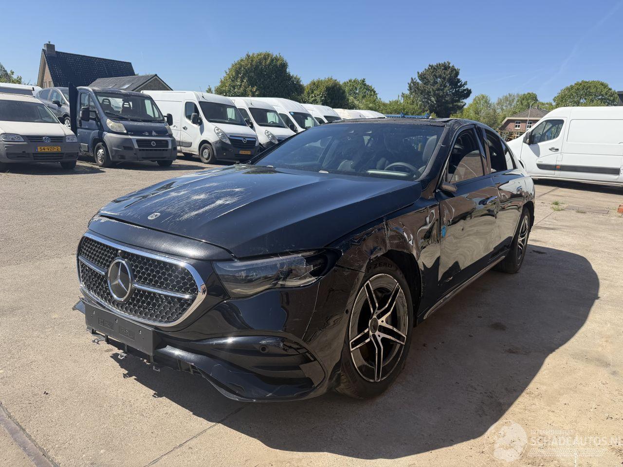 Mercedes E-klasse E220d LIMO AMG PANO