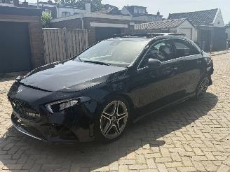 krockskadad bil auto Mercedes A-klasse A180 AMG PANO 2019/1