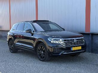 Vaurioauto  passenger cars Volkswagen Touareg 3.0 TDI R Line BLACK 2018/1