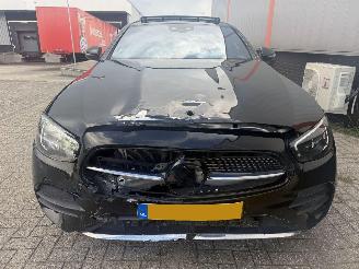 Mercedes E-klasse E300de 4 Matic AMG PANO SFEER picture 4