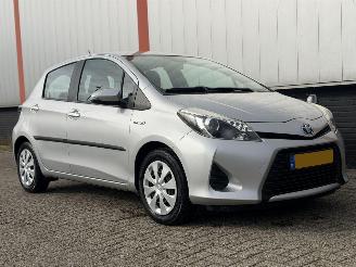 Schadeauto Toyota Yaris 1.5 Full Hybrid NAP KILOMETERS!!!!!!! 2013/1