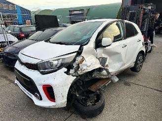 damaged passenger cars Kia Picanto 1.0 GT LINE 2017/4