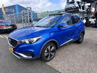 damaged passenger cars MG ZS MG ZS EV LUXURY 45KWH 2020/8