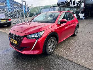 Damaged car Peugeot 208 EV ALLURE 50 KWH 2020/10