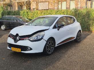 krockskadad bil auto Renault Clio 0.9 TCe EXPERSSION 2013/9