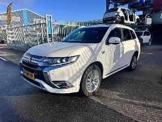Schadeauto Mitsubishi Outlander 2.4 PHEV S-Edition 2019/6