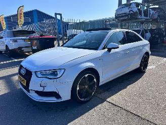 skadebil auto Audi A3 1.4 TFSI LIMOUSINE / S LINE / PANO / 2015/1