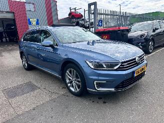 uszkodzony samochody osobowe Volkswagen Passat 1.4 TSI / GTE / DSG / PANO / LEER 2016/9