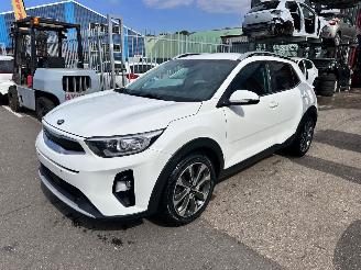 krockskadad bil auto Kia Stonic 1.0 AUTOMAAT / 2020/3