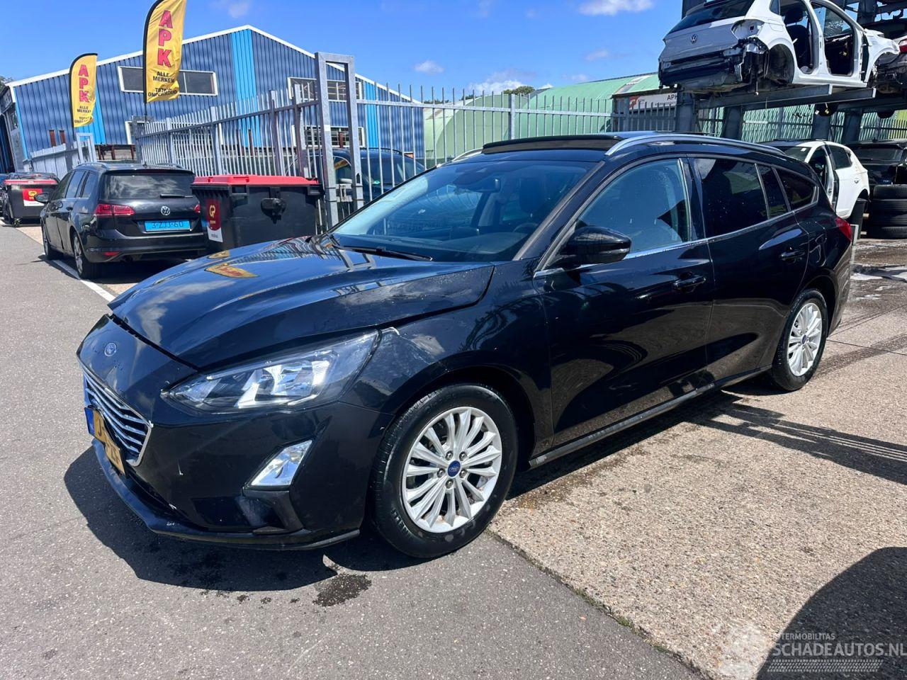 Ford Focus 1.0 EcoBoost Hybride / PANO / TITANIUM