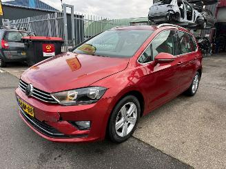damaged passenger cars Volkswagen Golf Sportsvan 1.2 TSI / DSG / HIGHLINE 2014/9