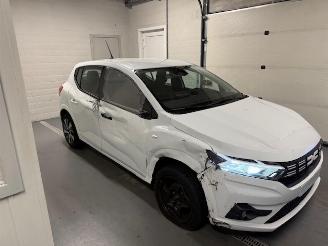 Vaurioauto  passenger cars Dacia Sandero  2024/6