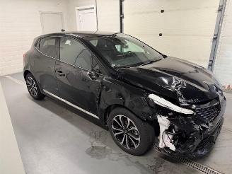 damaged passenger cars Renault Clio  2025/4