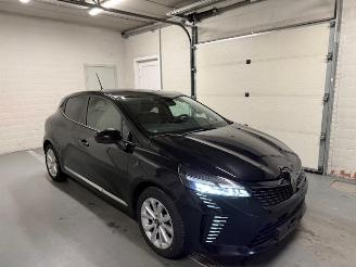 Damaged car Renault Clio  2025/7