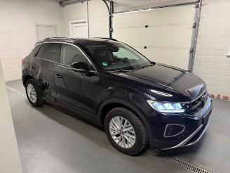 damaged passenger cars Volkswagen T-Roc  2024/2