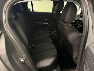 Peugeot 208  picture 12