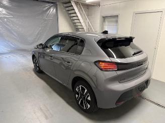 Peugeot 208  picture 4