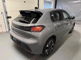 Peugeot 208  picture 6