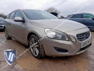 Vrakbiler auto Volvo V-60 V60 I (FW/GW), Combi, 2010 / 2018 1.6 DRIVe 2013/5