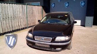 Vrakbiler auto Volvo V-70 V70 (SW), Combi, 1999 / 2008 2.4 D5 20V 2003