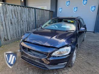Vrakbiler auto Volvo V-60 V60 I (FW/GW), Combi, 2010 / 2018 2.0 D4 16V 2015
