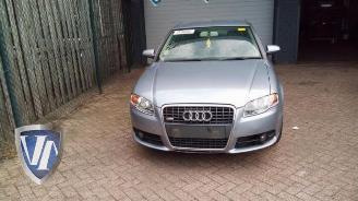 Vrakbiler auto Audi A4 A4 (B7), Sedan, 2004 / 2008 2.0 TDI 16V 2005