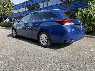 skadebil auto Toyota Auris 1.8 hybrid 2016/5