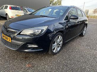 krockskadad bil auto Opel Astra 1.4T 2012/6