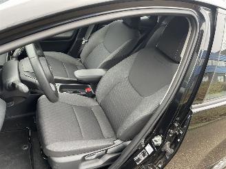 Toyota Yaris 5drs hybrid picture 9