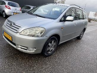 Coche accidentado Toyota Avensis-verso 2.0 aut 6pers. 2003/1