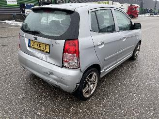 Kia Picanto 1.0 5drs picture 4