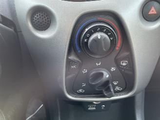 Toyota Aygo 5drs xplay picture 13