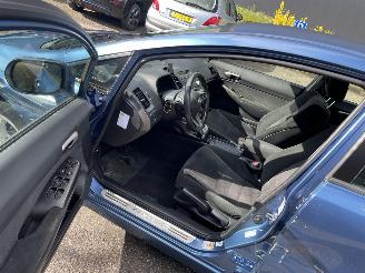 Honda Civic hybrid sedan picture 10