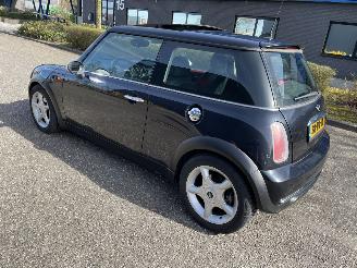 Schadeauto Mini Cooper 1.6 aut. 2004/9