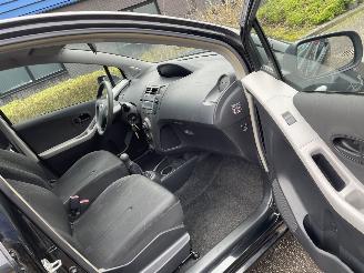 Toyota Yaris 1.0 5drs picture 11