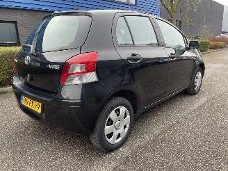 Toyota Yaris 1.0 5drs picture 4